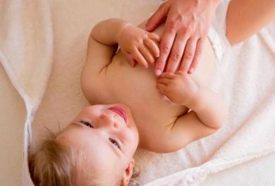 Welches Öl eignet sich am besten für die Babymassage?