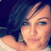 Naturkosmetik, die sanft mit Mandelöl pflegt und auch noch gut reicht - das liebt Adriana am boep