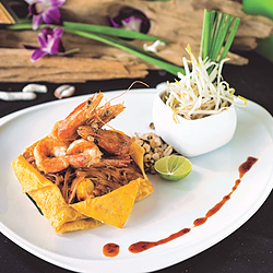 The Best Thai Food in Phuket! Come and enjoy our entertainment
